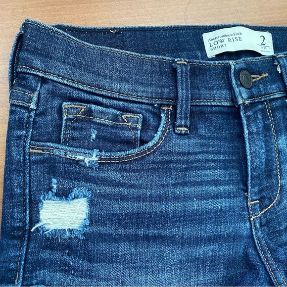 Abercrombie & Fitch Low Rise Distressed Short Size 2/26 - Picture 3 of 6